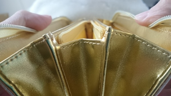 女性用一粒万倍財布 マチ部分最大