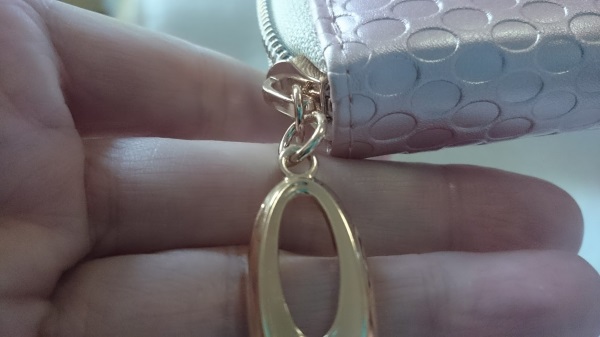 女性用一粒万倍財布 引き手部分